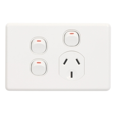 CLIPSAL CLASSIC GPO WITH TWO EXTRA SWITCHES